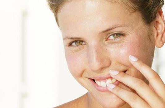 冷水洗臉好還是熱水洗臉好