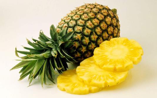 為啥菠蘿都要用鹽水泡過再吃？