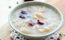 喝薏米百合粥好處多多！