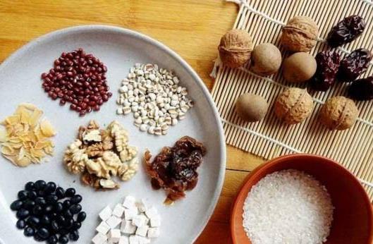 小孩小孩你別饞，過了臘八就是年 臘八節吃臘八粥