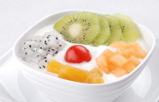 喝酸奶不僅好喝 還有能夠促消化提高機體免疫力