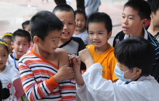 你胳膊上的疫苗疤痕圖案 暴露了你的年齡