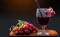 葡萄與其它水果做成綜合果汁 風味更獨特營養更高