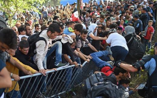 人流量大的公共場所發(fā)生踩踏事件 踩踏逃生全攻略