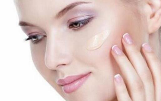 護理皮膚 記得盡量的不要忽略了眼睛周圍