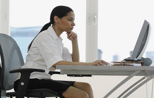 長期久坐傷神又損腦 六個動作減輕久坐傷害