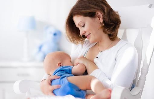 生病就不能喂奶？這5個母乳誤區你知道嗎