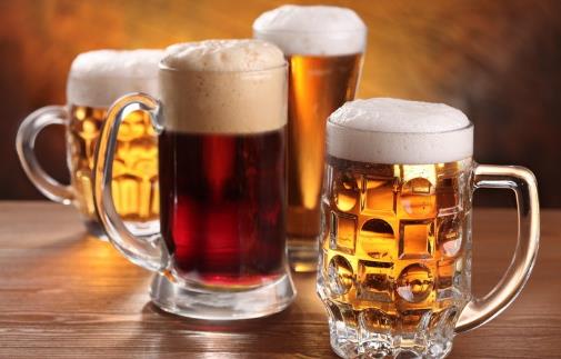 黑啤酒、黃啤酒,夏天應該喝哪種?不管好壞,喝酒別超過