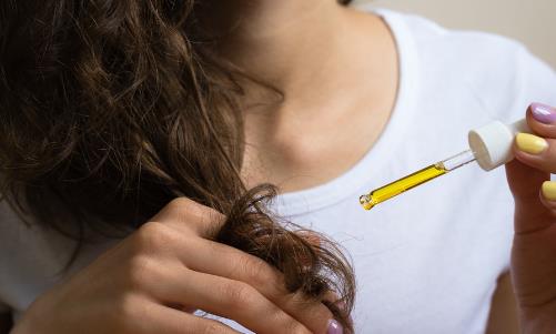 別忽視頭發總是油膩的原因 正確的改善頭發出油狀況