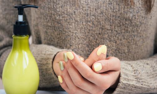 勤保養(yǎng)護出纖纖玉手 DIY天然磨砂與護手液