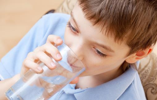 定時定量喝水好處多多 保健水在不同情況下喝法不同