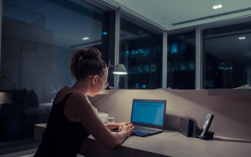 經常熬夜有這五大危害 推薦4款養生水果