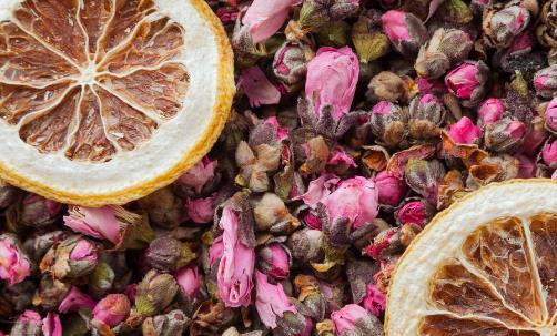 皮膚補水有妙方 給肌膚喝水的三個關(guān)鍵時刻