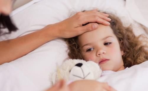 嬰兒感冒發燒退燒物理方法 嬰兒感冒發燒的護理措施