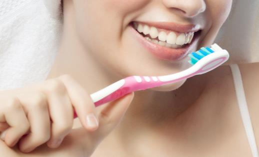 刷牙用最合適的牙膏量 使用牙膏的誤區你別踩 
