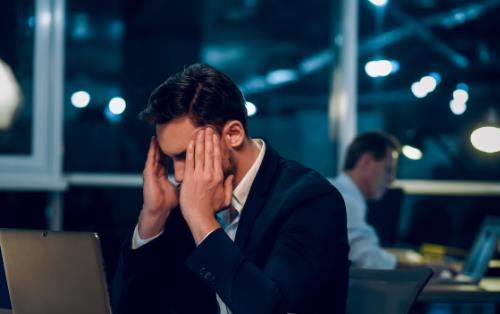 如何降低夜貓”晚睡傷害 熬夜應多食維生素高的蔬果