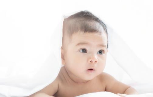 嬰兒總是便秘怎么辦 適當(dāng)按摩寶寶腹部緩解寶寶便秘