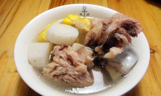 豬骨頭湯美味營養又滋補 補鈣補鐵抗衰老可以多喝