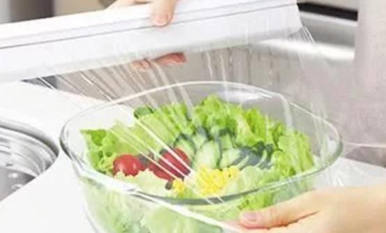 用保鮮膜來保護食物 保鮮膜的正確使用方法