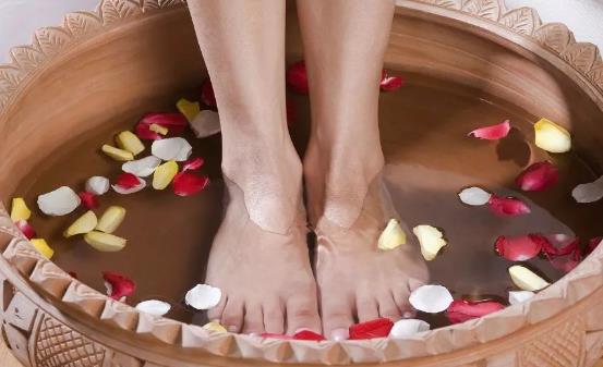 泡腳養(yǎng)生真的不是人人都適合 泡腳應(yīng)遵循兩個(gè)原則