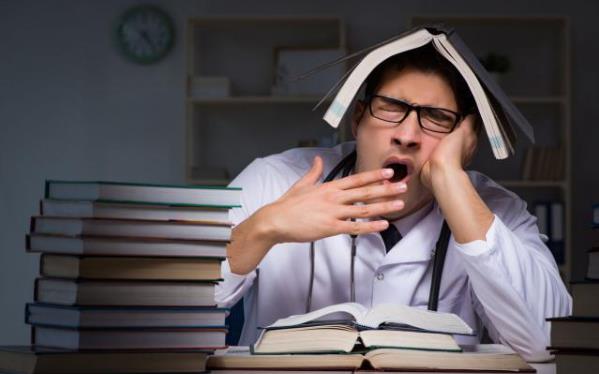 早起3不要，睡前4遠(yuǎn)離，不要著急起床，要吃早餐，遠(yuǎn)離熬夜