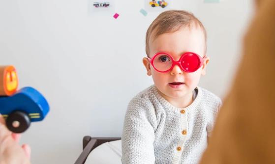 孩子得了近視不要急于配眼鏡 有效預防兒童近視學會用眼衛生